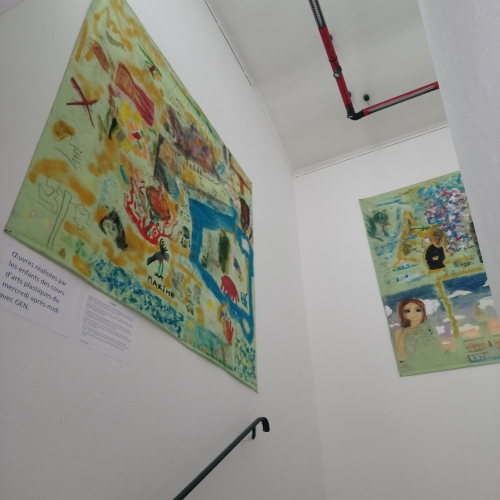 atelier peinture enfants, bâche exposée centre culturel cagnes